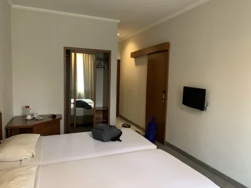 Grand Cikarang Hotel Zimmer Photos