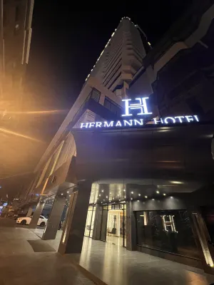 Hermann Hotel Pattaya Extérieur Photos