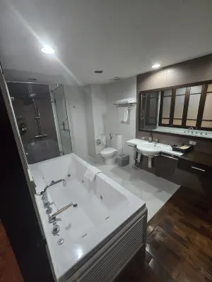 Royal Suite Hotel Bangkok Zimmer Photos