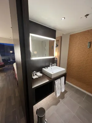 Renaissance Zurich Tower Hotel Rooms Photos