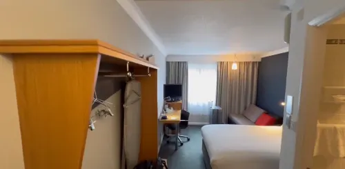 Holiday Inn Express Warwick - Stratford-Upon-Avon Rooms Photos