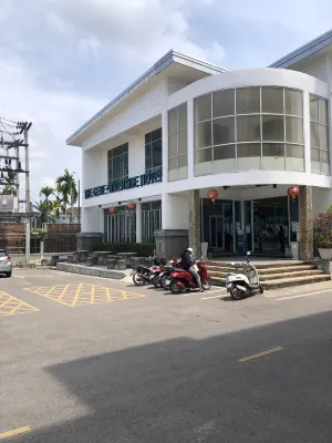 Riverside Hotel Photos