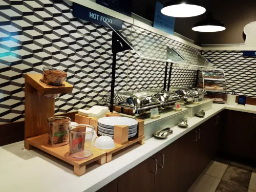 Holiday Inn Express & Suites Portland Airport Photos