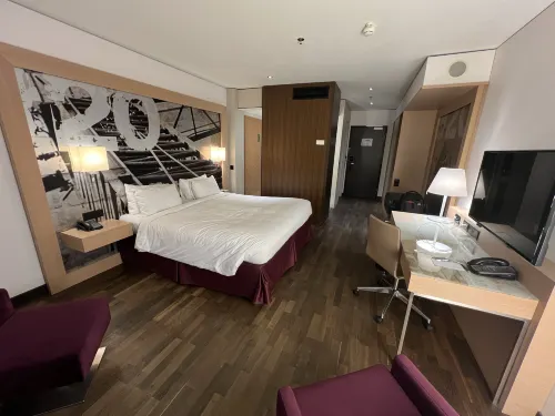 Renaissance Zurich Tower Hotel Rooms Photos