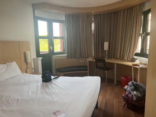 Ibis Budapest Heroes Square Номера Photos