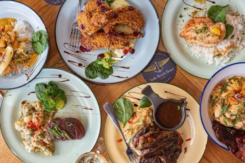 Airlie Beach Hotel Dining Photos