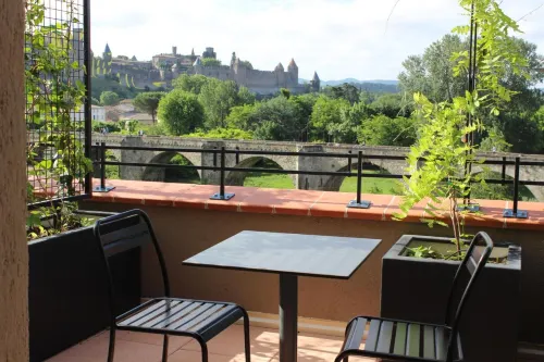 SOWELL HÔTELS Les Chevaliers À proximité de l'hôtel Photos