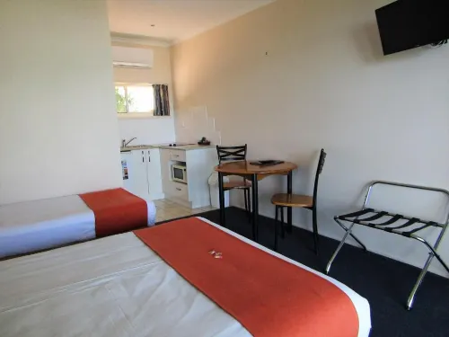 Sunlit Waters Studio Apartments Rooms Photos