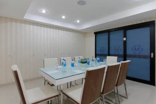 M Home Fasilitas Bisnis Photos