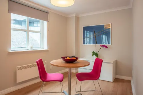 Premier Suites Reading Rooms Photos