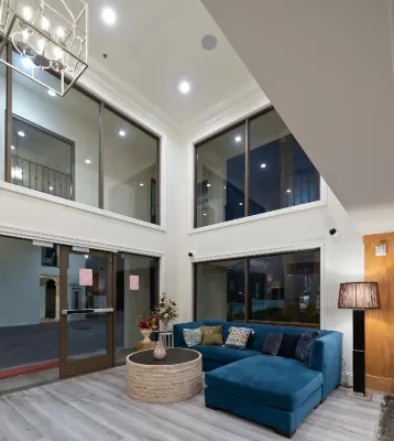 Hotel Huntington Photos