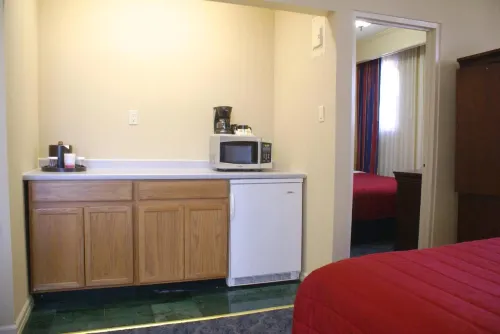 Ramada by Wyndham Jersey City Rooms Photos