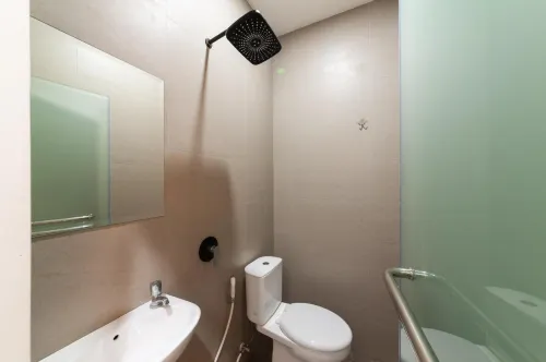 Urbanview Hotel Cengkareng Jakarta by RedDoorz Rooms Photos