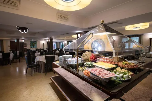 Artemis Hotel Restauration Photos