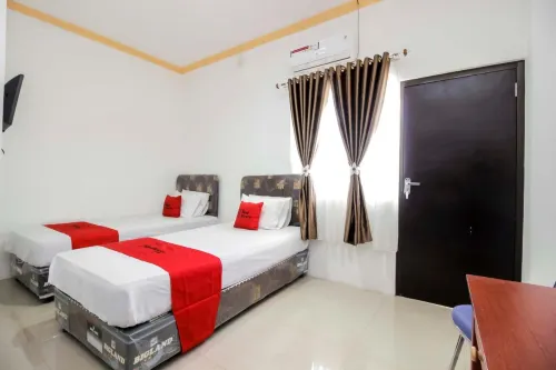 RedDoorz Near Sam Ratulangi Airport Manado Photos