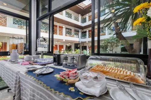 Charlie House Pin Klao Dining Photos