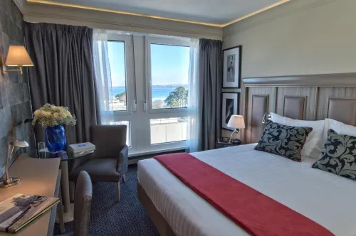 Drake Longchamp Rooms Photos