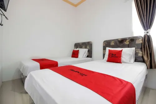 RedDoorz Near Sam Ratulangi Airport Manado Photos
