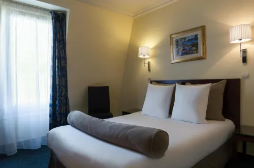 Hôtel Saint Cyr Etoile Chambres Photos