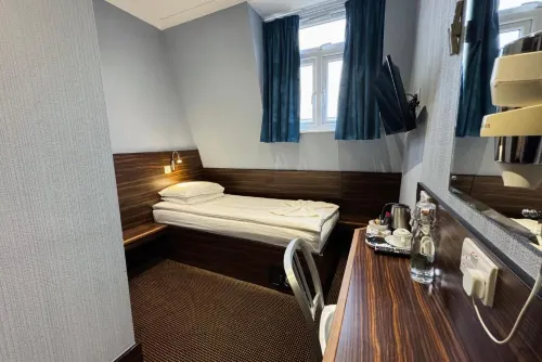 Crestfield Hotel Rooms Photos