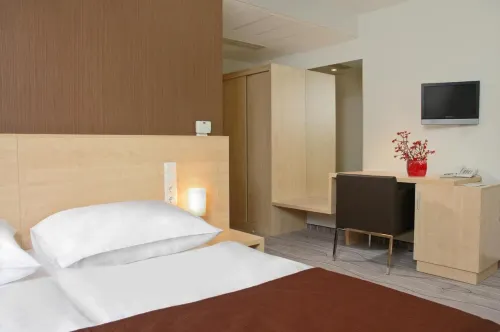 Promenade City Hotel Photos