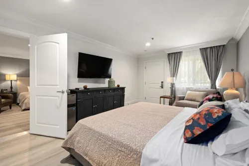 Hotel Huntington Photos