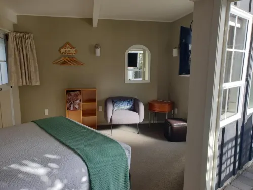 Cottage Mews Motel Rooms Photos