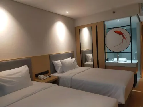 EASTERN HOTEL BOJONEGORO Kamar Photos