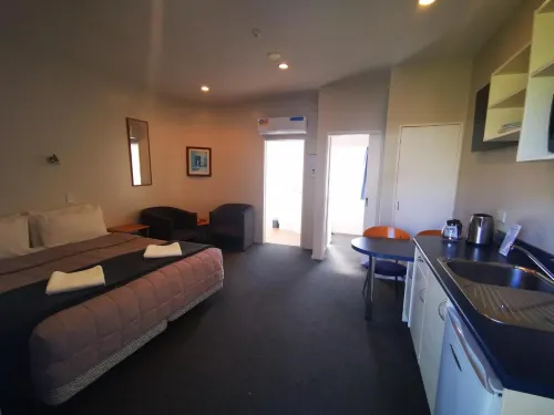 Airport Birches Motel Rooms Photos