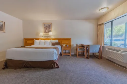 Mariposa Lodge Rooms Photos