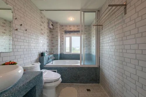 The Lilly Hotel Phòng Photos