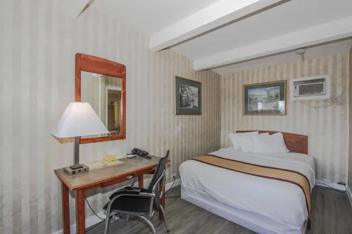 Canadas Best Value Inn Chinook Station Photos