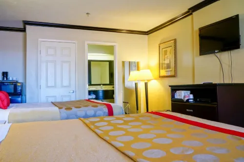 Ramada by Wyndham Ontario Phòng Photos