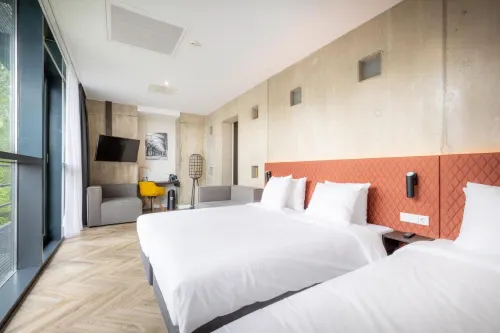 Hotel New Kit Photos