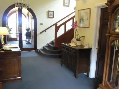 Trumbles Gatwick B&B Public Areas Photos