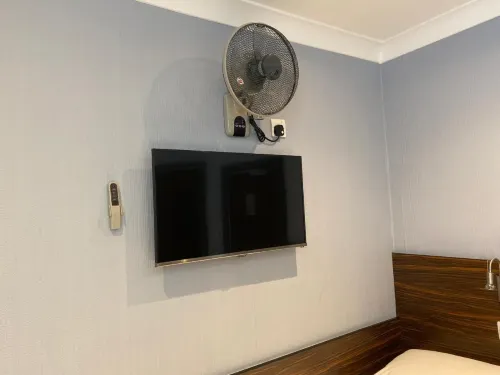 Crestfield Hotel Rooms Photos
