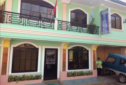 Divine Castle Travelers Inn Exterior Photos