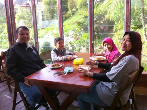 Mile 36 Lodge Dining Photos