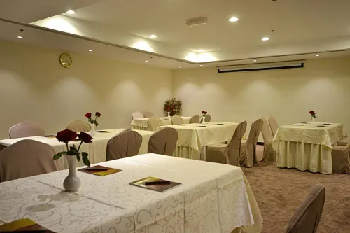 Aryana Hotel Питание Photos