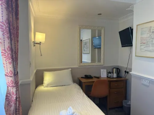 Hyde Park Radnor Hotel B&B Photos