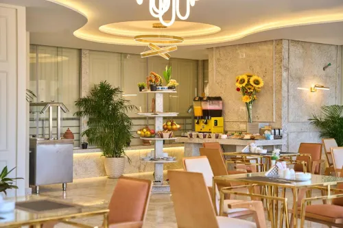 Pyramids Plateau Hotel Restauration Photos