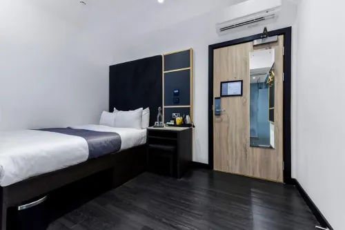 The Z Hotel Trafalgar Photos
