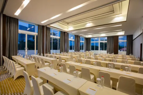 Kampi Hotel Tunjungan - Surabaya Business Photos