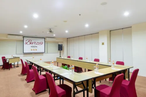 Burza Hotel Yogyakarta Fasilitas Bisnis Photos