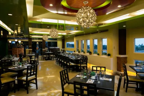 950 Condotel Dining Photos