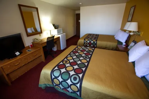 Super 8 by Wyndham Elko Rooms Photos