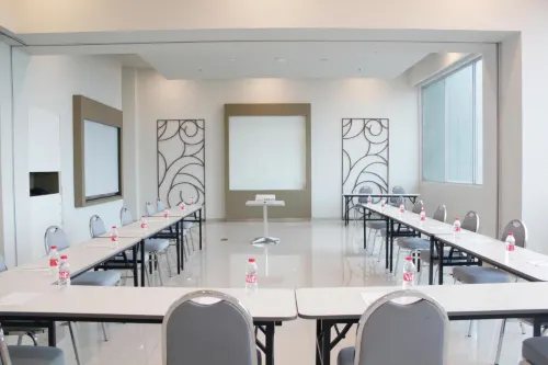 POP! Hotel Kelapa Gading Jakarta Fasilitas Bisnis Photos
