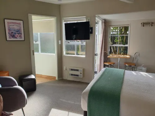 Cottage Mews Motel Rooms Photos