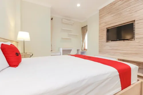 RedDoorz Premium Near Ragunan Zoo 2 Chambres Photos