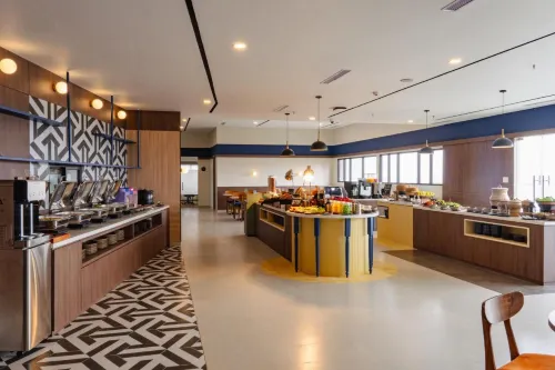 ARTOTEL Hub Simpang Temu Makanan Photos